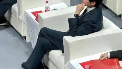 雷军，是时候主动走下神坛了