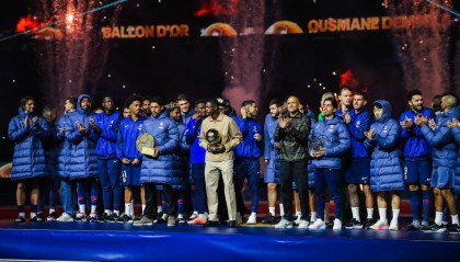 邓弗里斯的闪耀时刻：国米4-0大胜圣吉罗斯，欧冠最佳球员背后的故事与数据解析