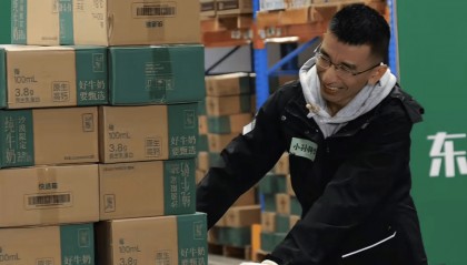 董宇辉自立门户123天，孙东旭重回直播间，东方甄选配文“回来了！都回来了！”