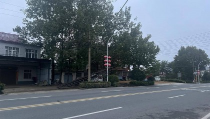 醉驾超速追尾致一家3人身亡案明日开庭，女方家属从云南坐硬座赶到河南信阳：坚决不和解