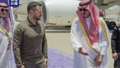 美乌会谈重启，割地求和在即？泽连斯基选择艰难，马斯克搅局成新变量！