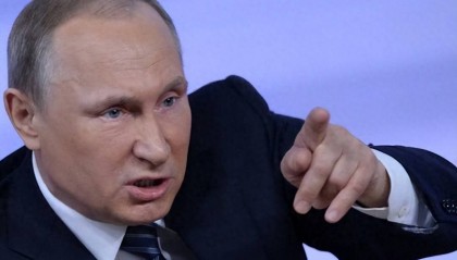 普京专机飞抵阿拉斯加，俄军突然换将，并划下禁飞区，禁飞区内或有“海燕”试验？