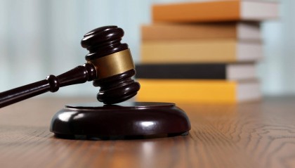 18岁女主播被公司主管性侵后起诉解除合同，遭公司反诉索赔10余万元，一审判了