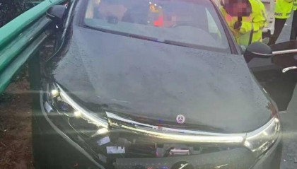 女高管花67万买的奔驰今年投保52万，被严重追尾后几乎报废，对方全责其保司却只赔24万：按二手车市场价评估