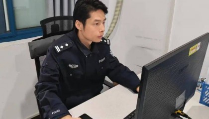 电饭煲内藏金条、书本里塞进4万元人民币！警方紧急截停一辆电动车