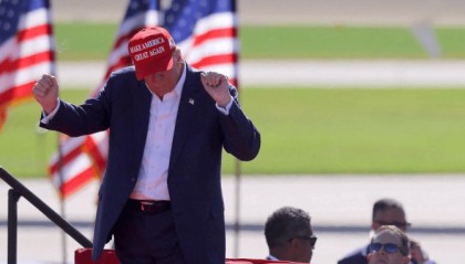 “求饶”晚了！中方点燃对美“危险炸弹”！关键时刻，美国人急也没用