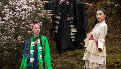 杜鹃花海映霓裳 乌蒙村秀绘就民族时尚新画卷