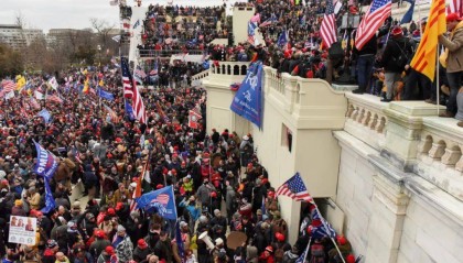 特朗普：上任第一天就赦免他们