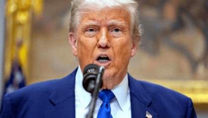 特朗普变招，白宫：8月12日后或恢复24%对华关税？美财长对华打明牌，中方已经划出“红线”