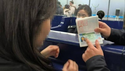 别因“颜值”误大事！用贴纸遮挡护照照片，或被拒绝入境