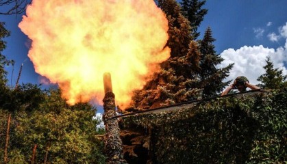 乌军在俄军没及时反应的情况下，再次突击库尔斯克，打得非常惨烈