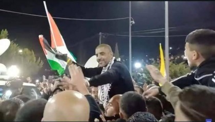 曾用一把勺子挖通隧道越狱的他，获释了