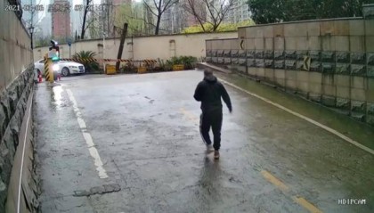 29岁女子遭丈夫碾轧拖拽8米死亡，女方家属发声