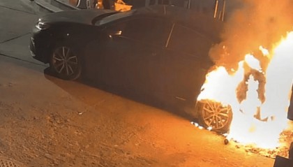 北京一代驾小哥乱扔烟头，凌晨烧毁一辆车！警方：拘