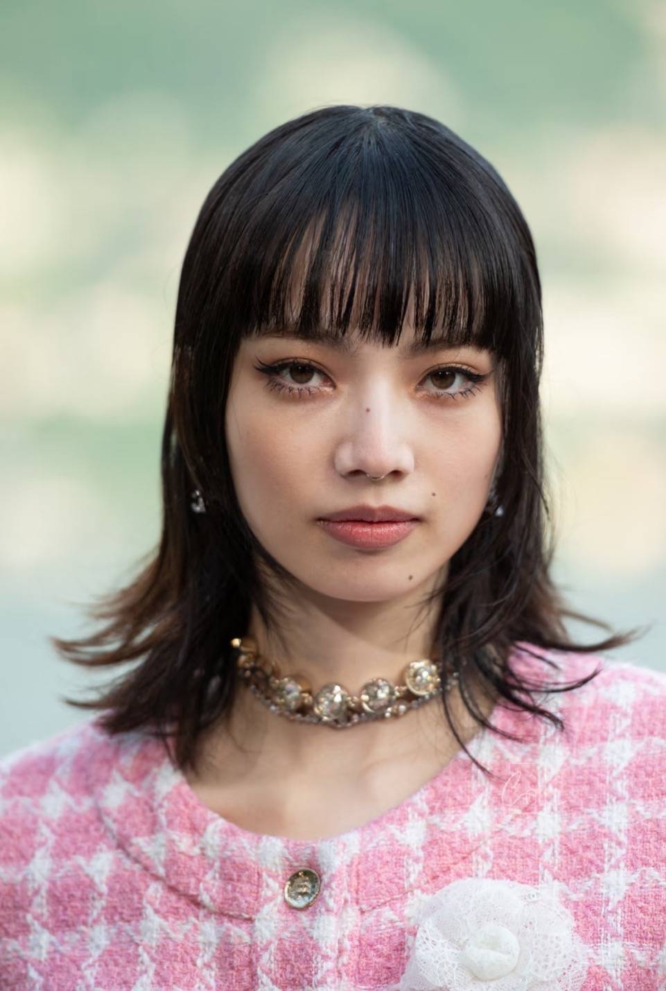 小松菜奈戴鼻环亮相仍被赞“高级脸"，为什么说她是日本的“厌世脸”女神？