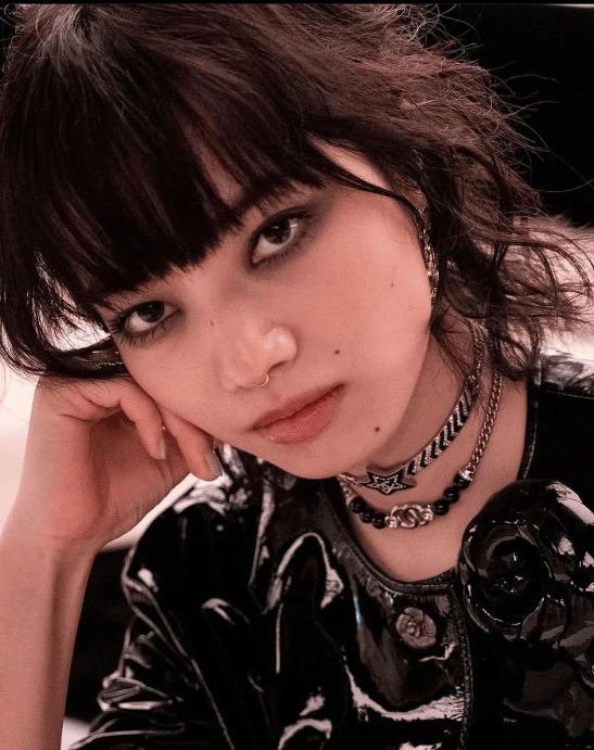 小松菜奈戴鼻环亮相仍被赞“高级脸"，为什么说她是日本的“厌世脸”女神？