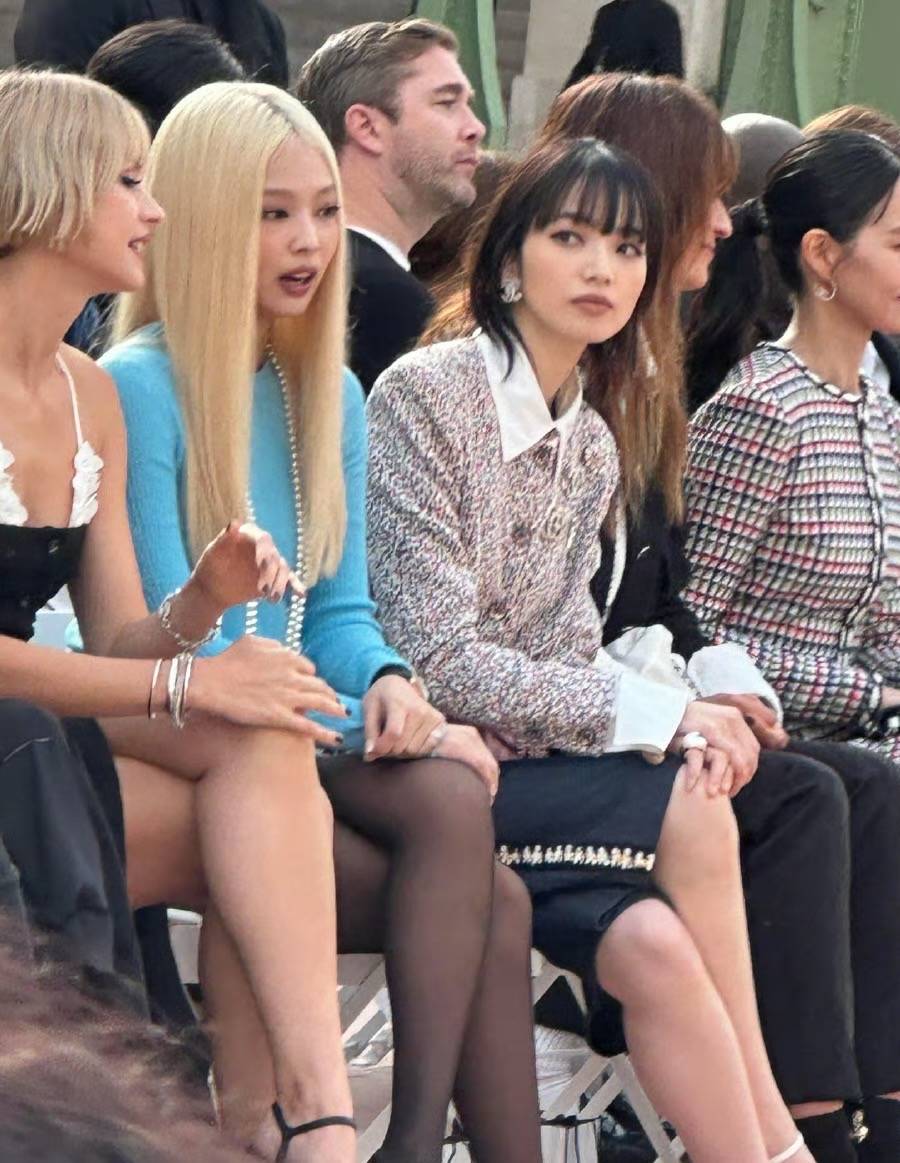 小松菜奈戴鼻环亮相仍被赞“高级脸"，为什么说她是日本的“厌世脸”女神？