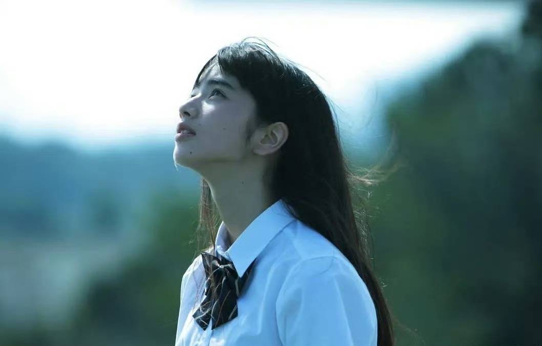 小松菜奈戴鼻环亮相仍被赞“高级脸"，为什么说她是日本的“厌世脸”女神？