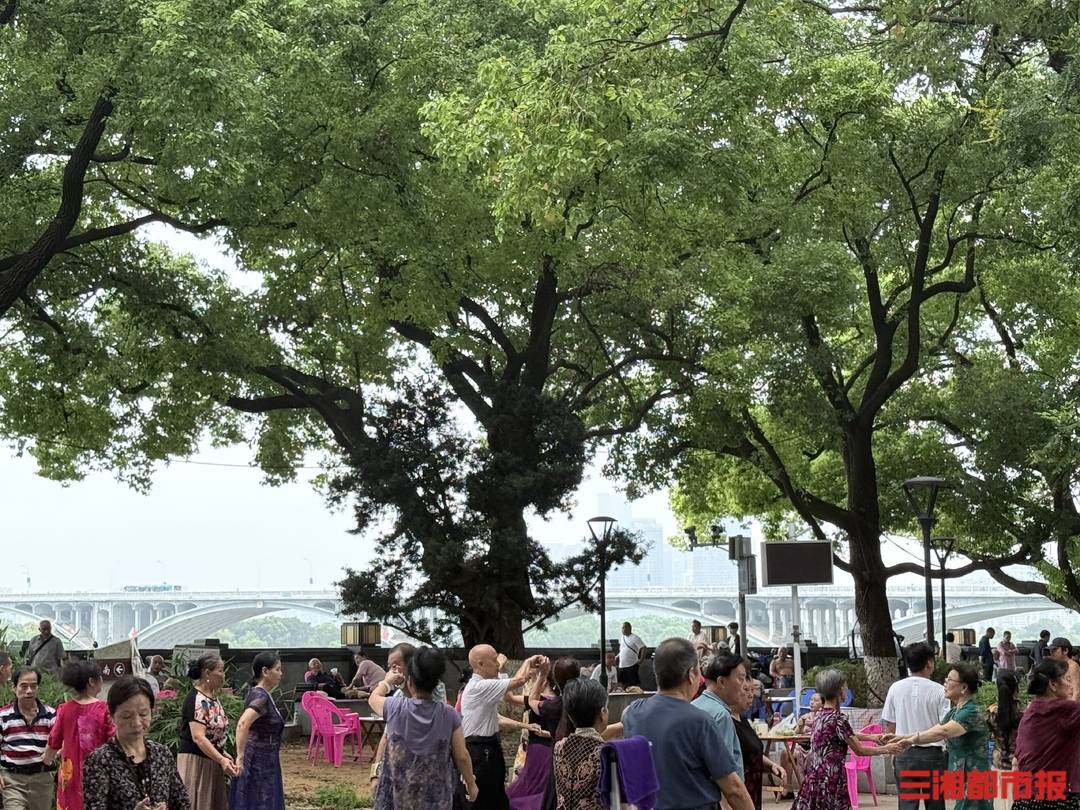 露天客厅，烟火长卷：湘江“桥”下见长沙真性情