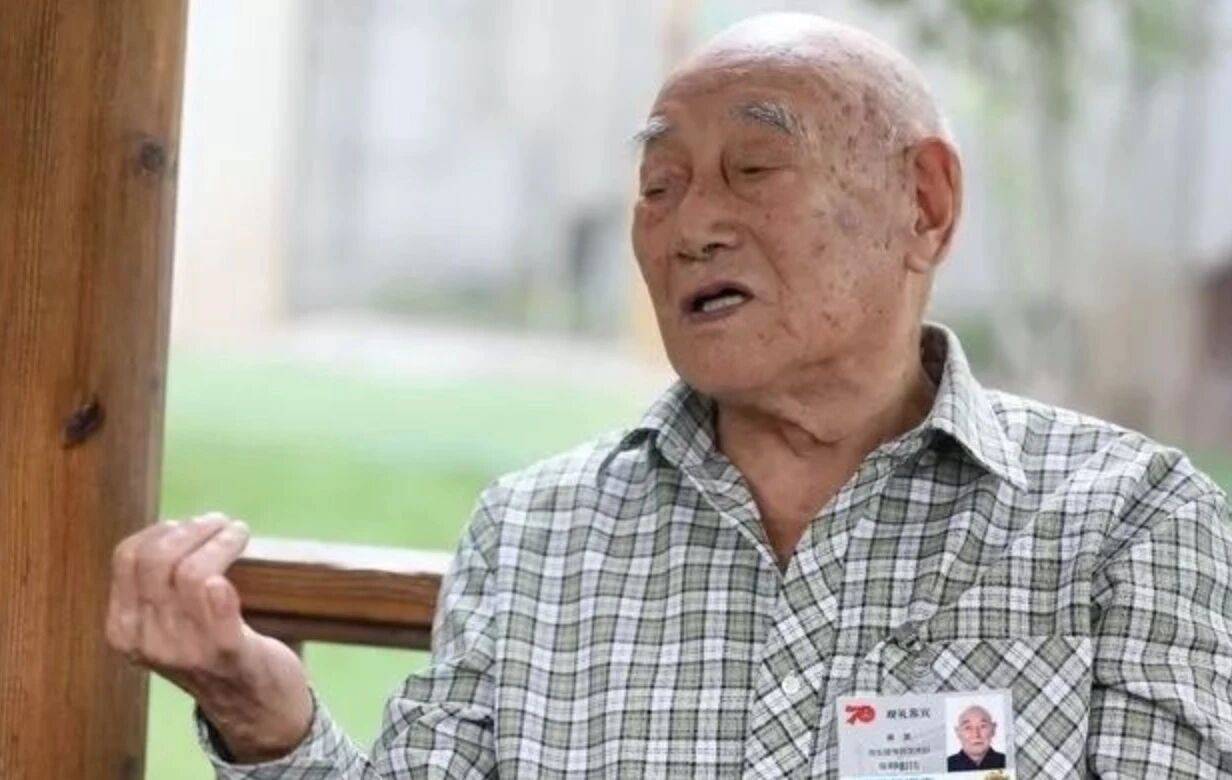 这6位与总书记握手的老战士是谁？