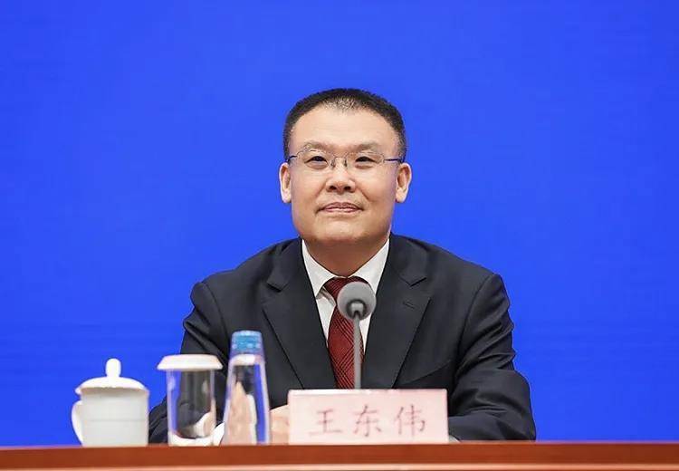 极目政情丨财政部副部长王东伟任安徽省委常委,曾为全国最年轻省级统战部部长