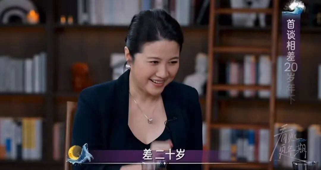 52岁影后颜丙燕公开小20岁男友:他知道我将步入更年期,已甜蜜相恋5年,两人出门必须手拉手