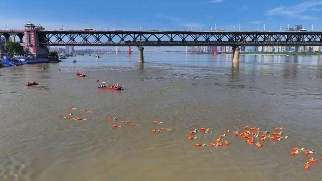 今天是她68岁生日,武汉人:不准退休!