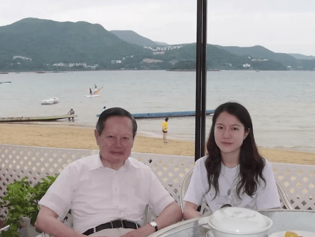 103岁杨振宁去世，象牙塔倒塌