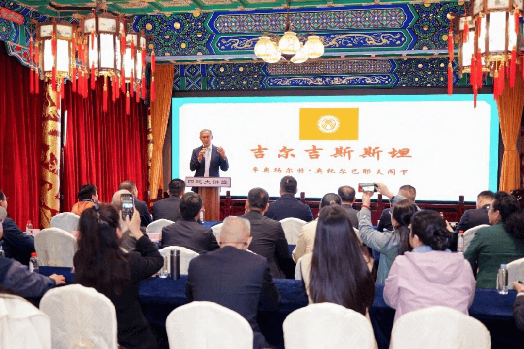 吉尔吉斯斯坦前总理奥托尔巴耶夫拜访著名文化学者廖彬宇