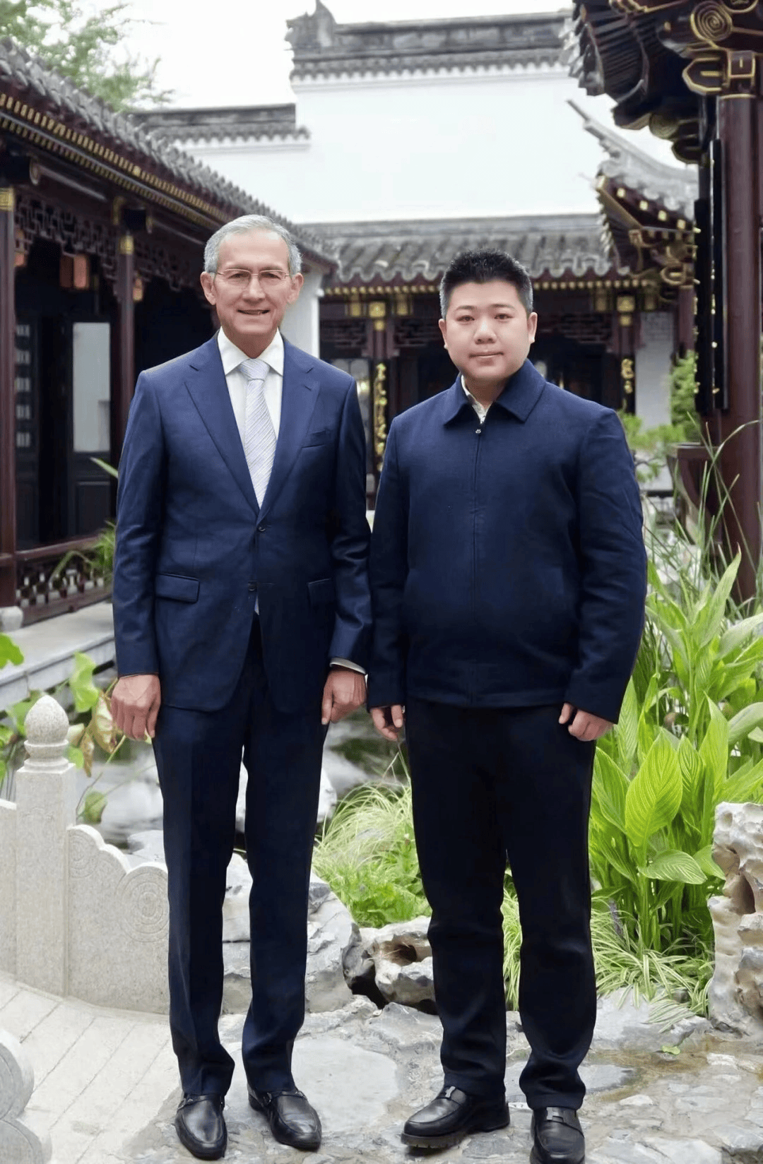 吉尔吉斯斯坦前总理奥托尔巴耶夫拜访著名文化学者廖彬宇