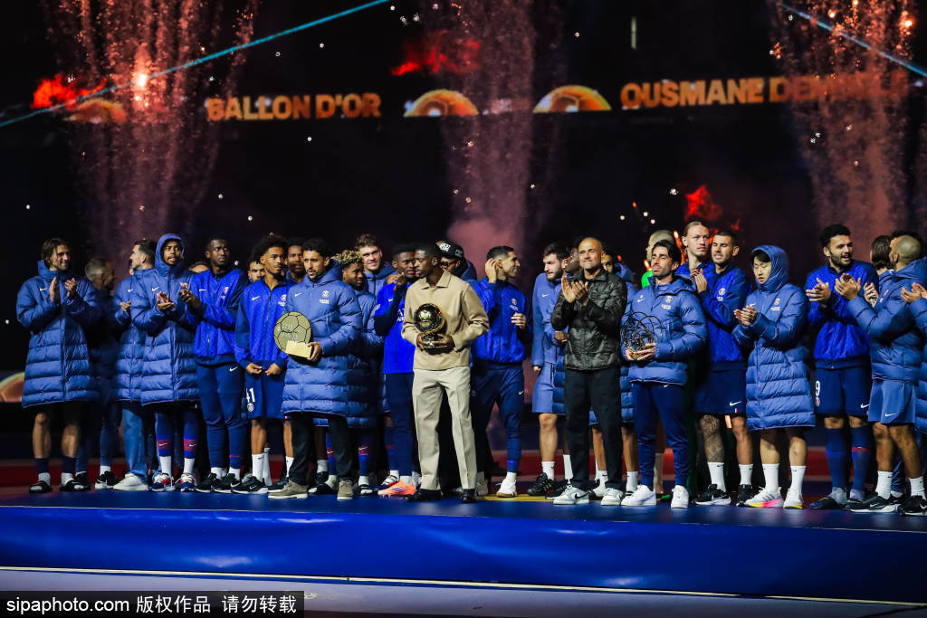 邓弗里斯的闪耀时刻：国米4-0大胜圣吉罗斯，欧冠最佳球员背后的故事与数据解析