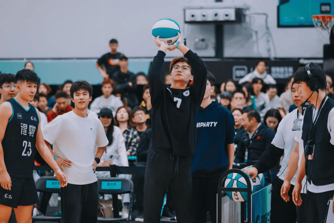 复旦、交大、同济等八大高校集结,得物App“新生杯”篮球赛首战上海